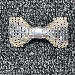 Bow pin brooch